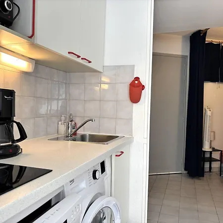 Proche Avec Balcon Et Parking Privatif - Fr-1-826-22 *